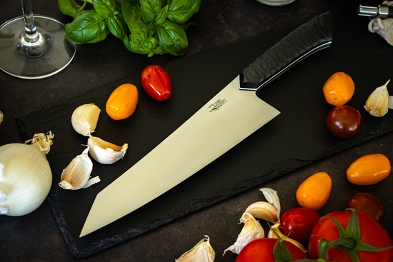 Santoku Messer mit schwarzem Griff