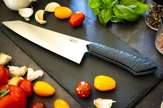 Santoku Messer mit schwarzem Griff