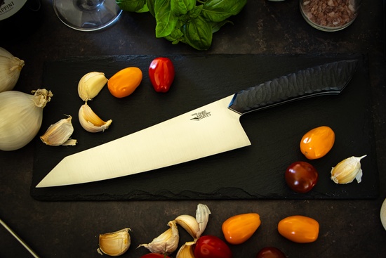 Santoku Messer mit schwarzem Griff