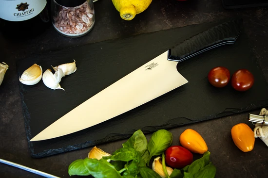 Kochmesser mit schwarzem Griff