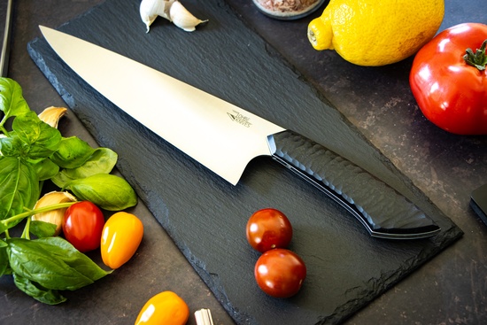 Kochmesser mit schwarzem Griff