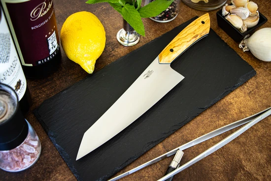 Santoku Messer mit Griff aus Olivenholz