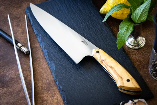Kochmesser mit Griff aus Olivenholz