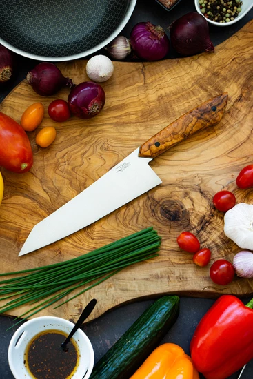 Santoku Messer mit Griff aus Olivenholz