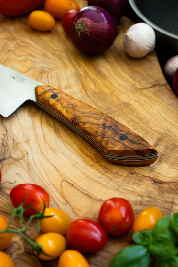 Santoku Messer mit Griff aus Olivenholz