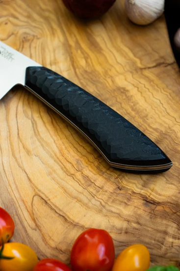 Santoku Messer mit schwarzem Griff