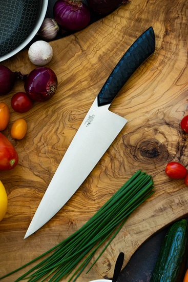 Kochmesser mit schwarzem Griff